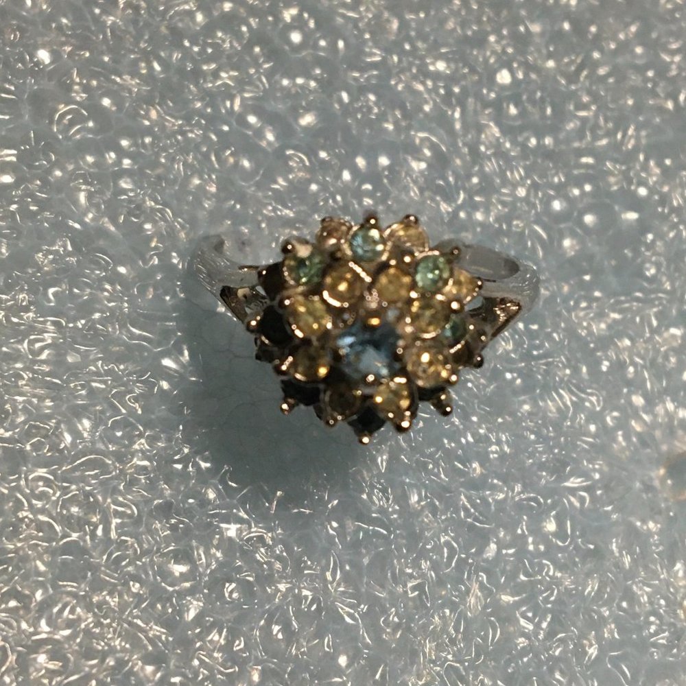 Vintage Beautiful Cocktail Ring 18k HGE White Gold 21 CZ-Rhinestones